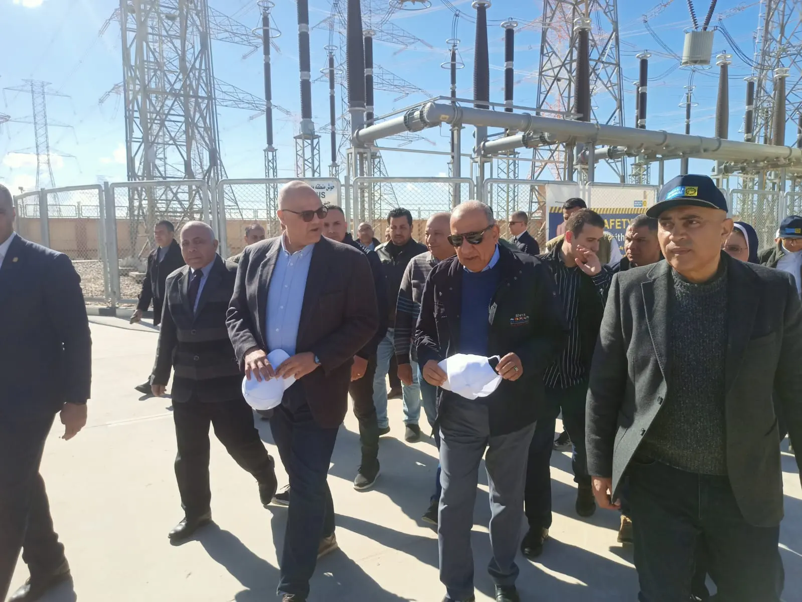 وزير-الكهرباء-ومحافظ-الإسكندرية-يتفقدان-محطة-محولات-برج-العرب-الترفيهية